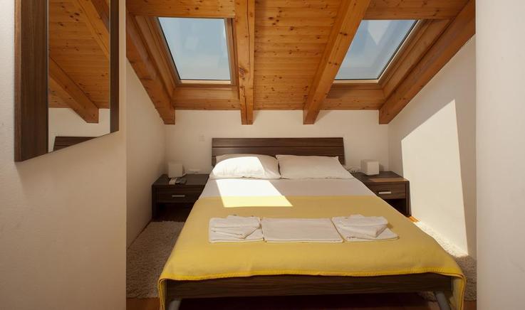 eines der Schlafzimmer eines der Schlafzimmer