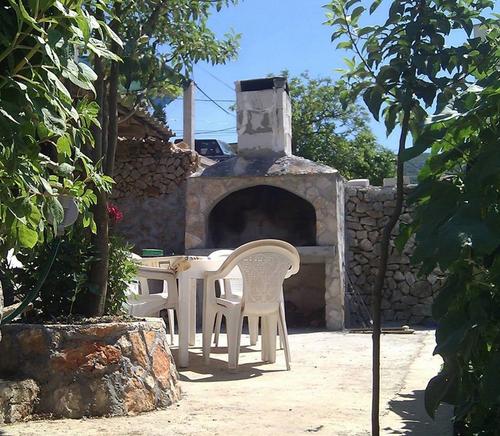 Hof mit Grillkamin Hof mit Grillkamin