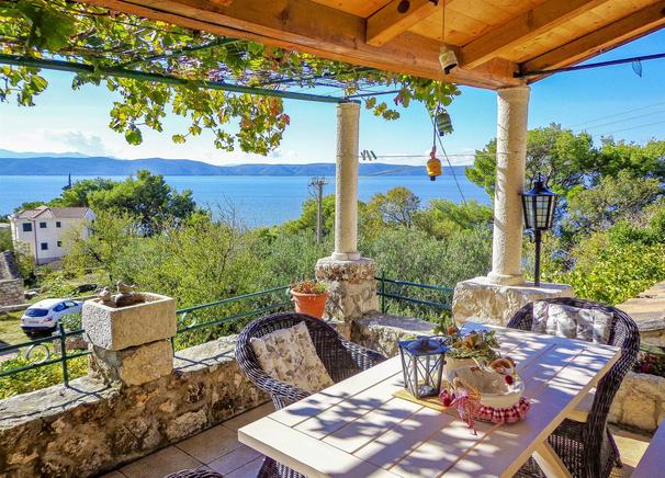 traumhafte Terrasse mit Blick auf das Meer 