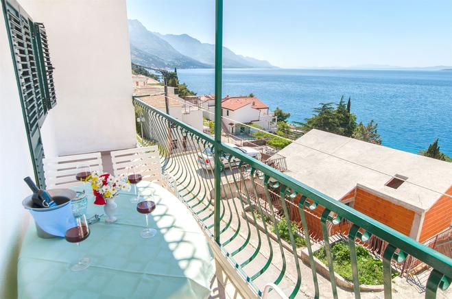 Balkon mit Blick aufs Meer 