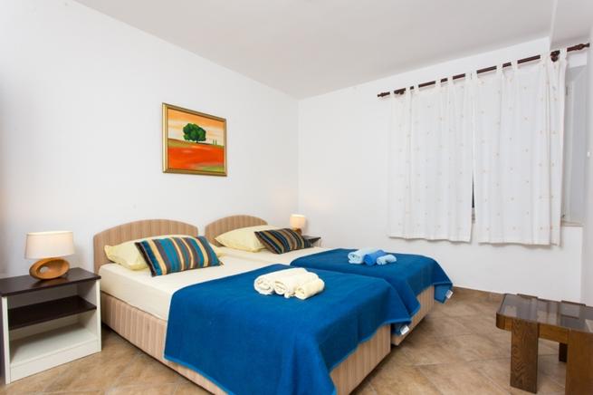 eines der Schlafzimmer eines der Schlafzimmer